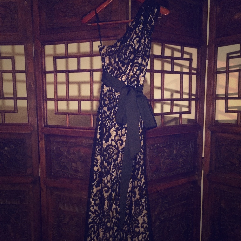 BETSY ADAM Evening Gown